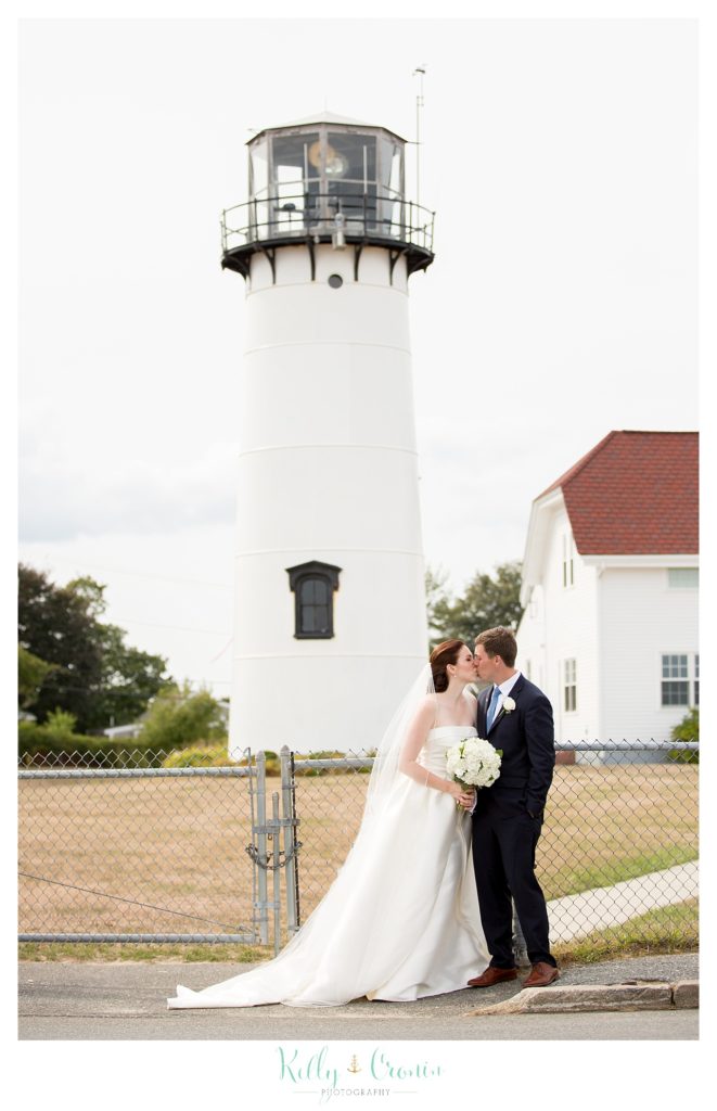A couple kiss | Kelly Cronin Photography | Cape Cod Wedding Photographer