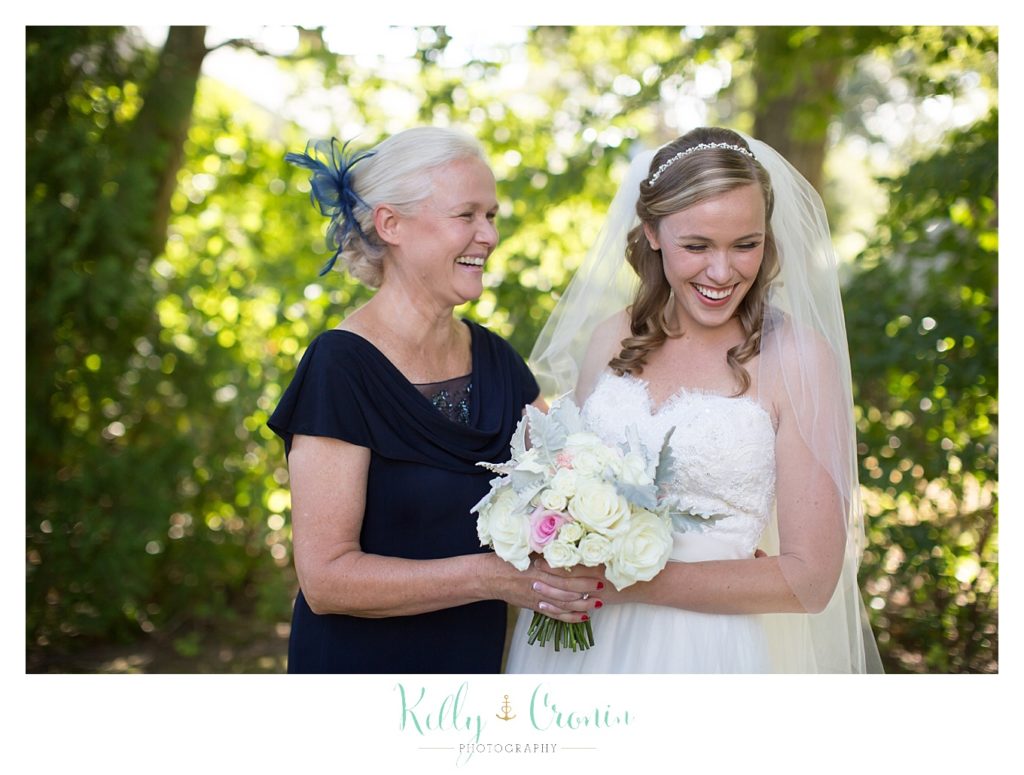 A bride laughs with her mother | Kelly Cronin Photography | Cape Cod Wedding Photographer