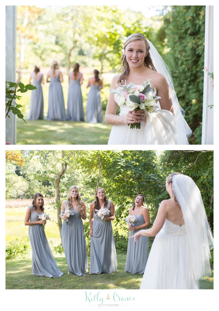 A bride tosses the bouquet | Kelly Cronin Photography | Cape Cod Wedding Photographer