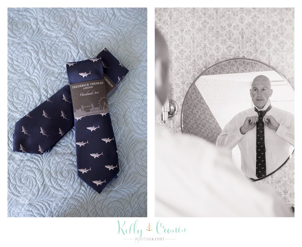 A man puts on a tie | Kelly Cronin Photography | Cape Cod Wedding Photographer