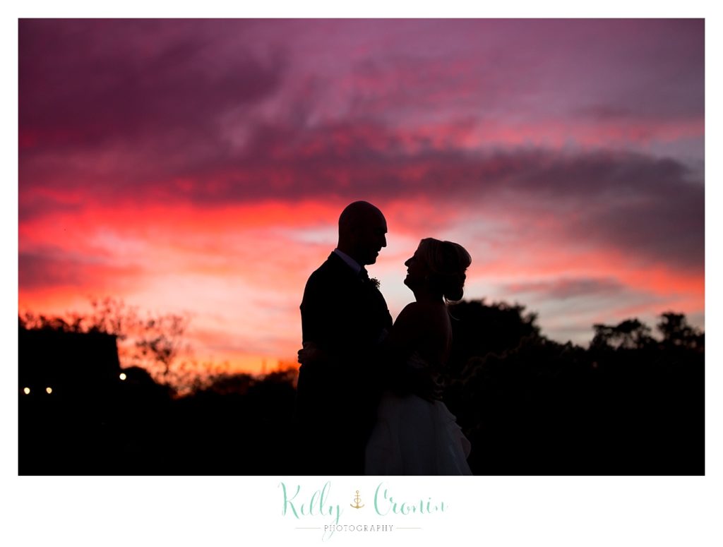 A sunset frames a couple | Kelly Cronin Photography | Cape Cod Wedding Photographer