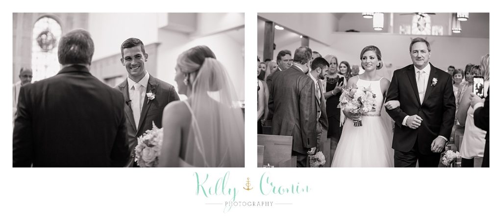 A bride walks down the aisle | Kelly Cronin Photography | Cape Cod Wedding Photographer