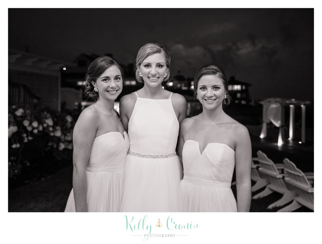 A bride poses with her friends f| Kelly Cronin Photography | Cape Cod Wedding Photographer