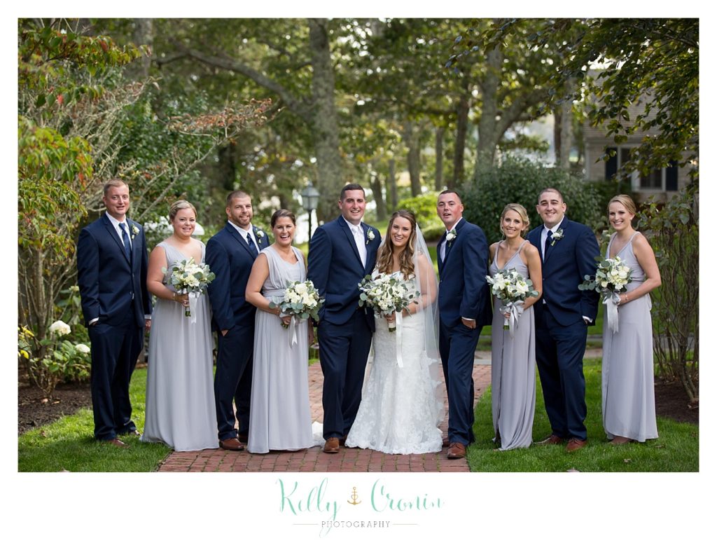 A wedding party poses | Kelly Cronin Photography | Cape Cod Wedding Photographer