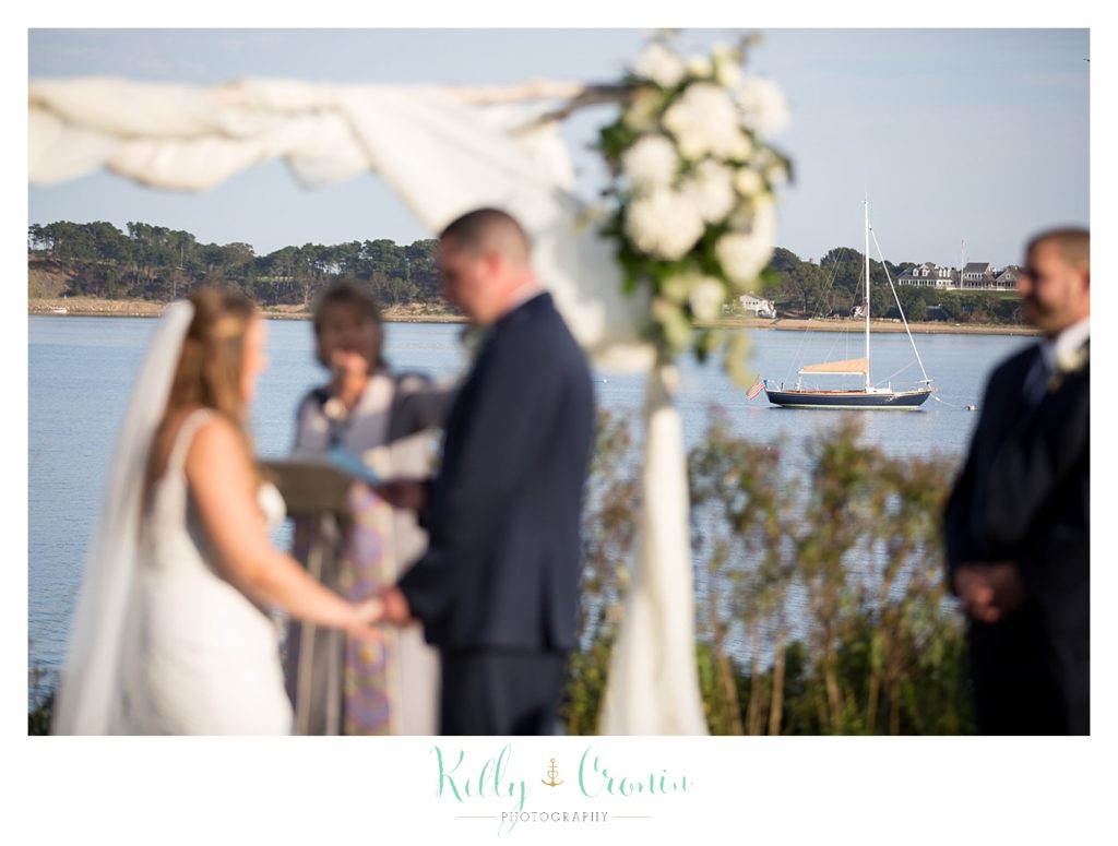 An officiant performs a ceremony | Kelly Cronin Photography | Cape Cod Wedding Photographer 