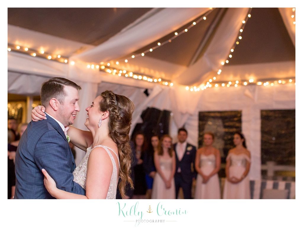 Couple dancing | Kelly Cronin Photography | Cape Cod Wedding Photographer