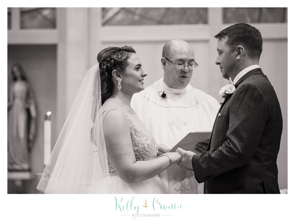 A couple exchange vows | Kelly Cronin Photography | Cape Cod Wedding Photographer