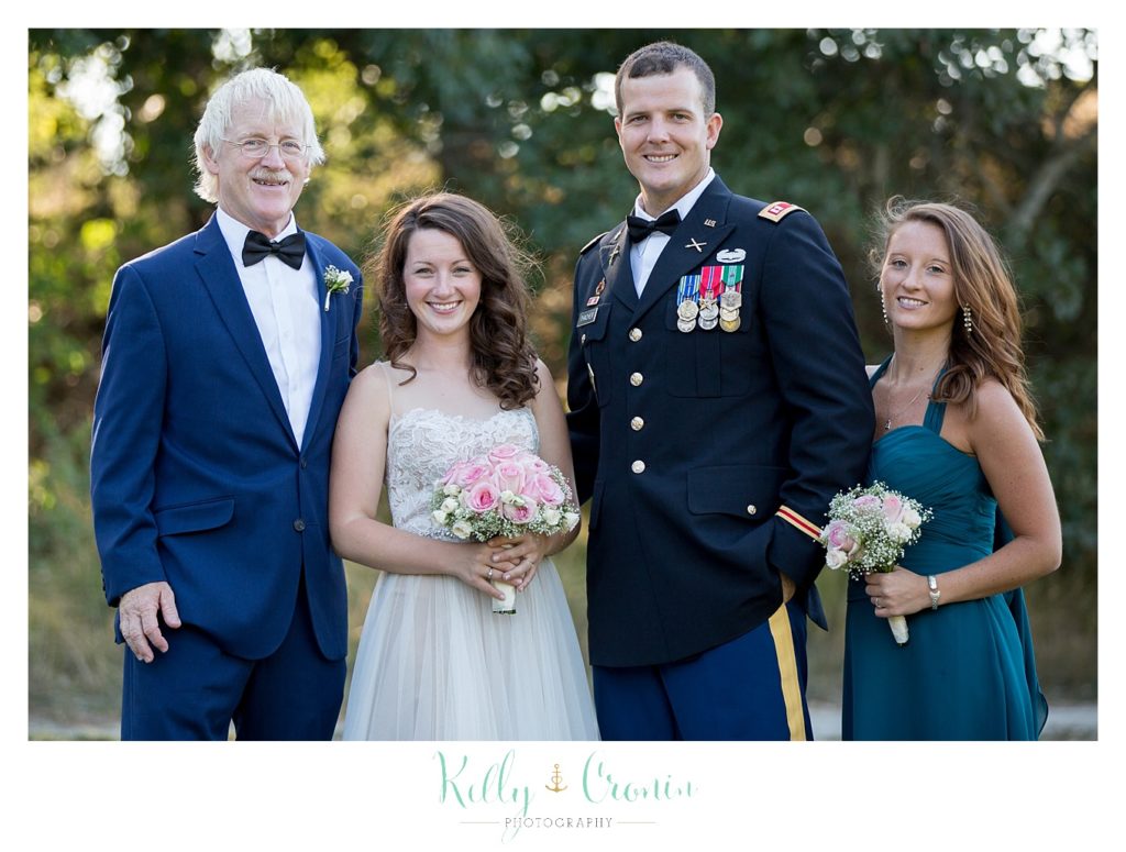 A newlywed couple pose for photos with family | Wedding Photographer in Cape Cod | Kelly Cronin Photography