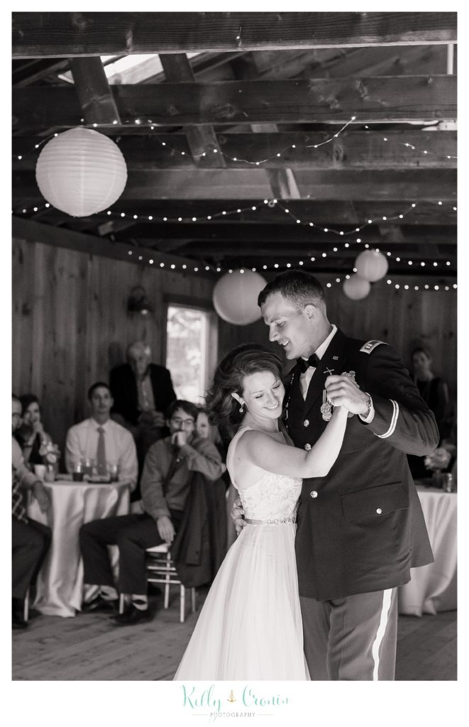 A couple dance at their wedding | Wedding Photographer in Cape Cod | Kelly Cronin Photography