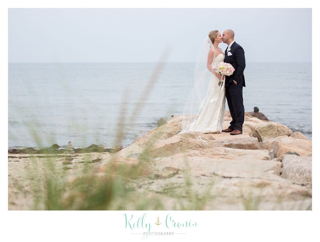 A newlywed couple kiss, wedding held at the White Cliffs Country club and captured by Kelly Cronin Photography