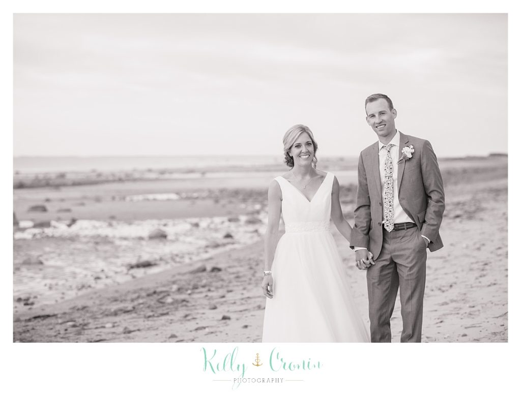 A couple sneak away for a private moment on a beach near The Dennis Inn, captured by Kelly Cronin Photography