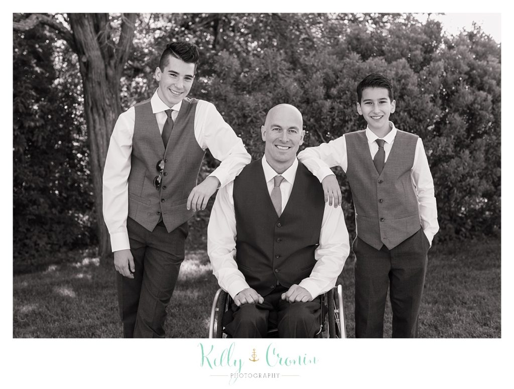 A man poses with his groomsmen | Kelly Cronin Photography | Chatham Wedding Photographer