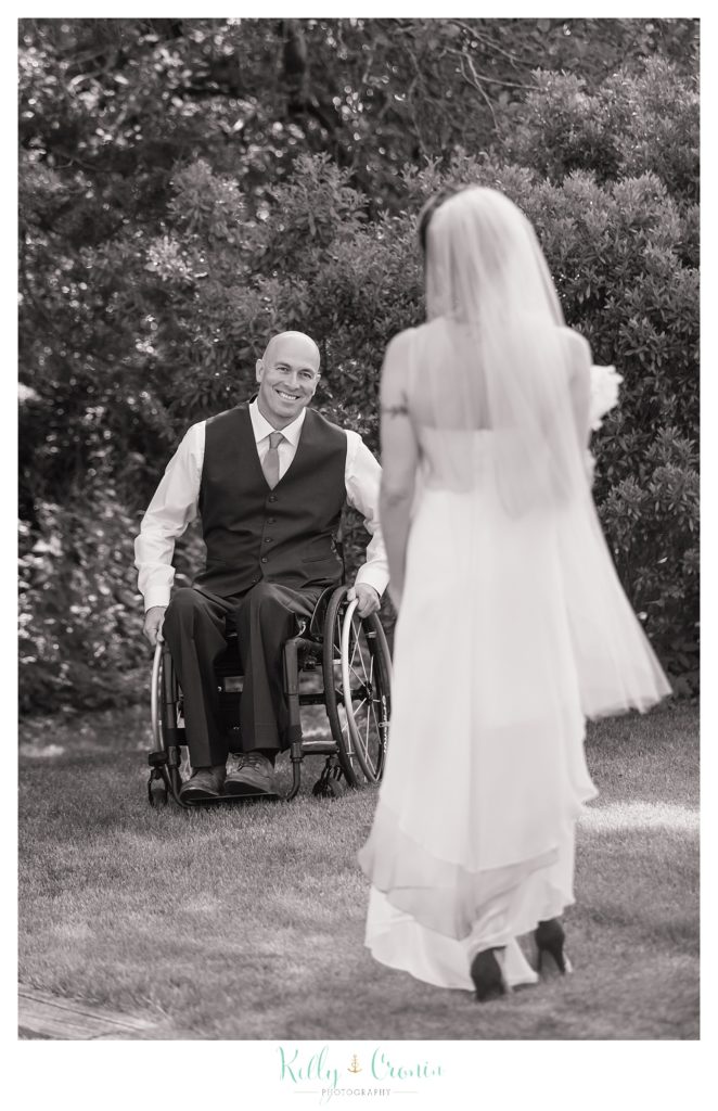 A man makes his way towards his bride | Kelly Cronin Photography | Chatham Wedding Photographer