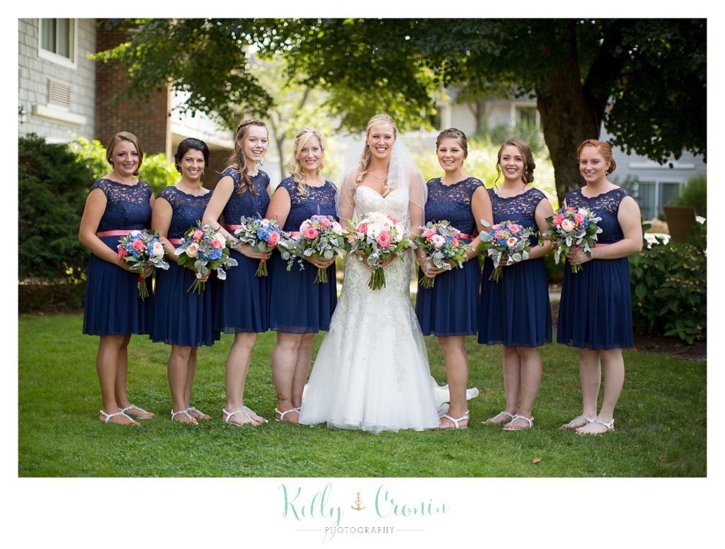 A bride stands with her bridal party | Kelly Cronin Photography | CJ's Ranch