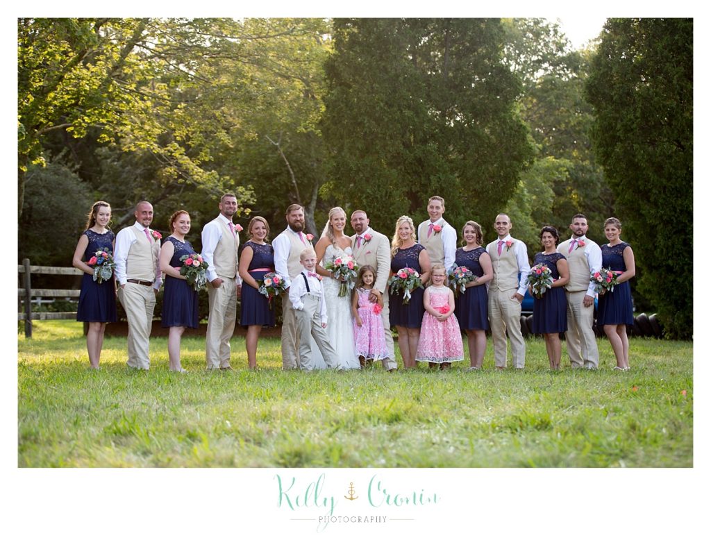 A wedding party poses | Kelly Cronin Photography | CJ's Ranch