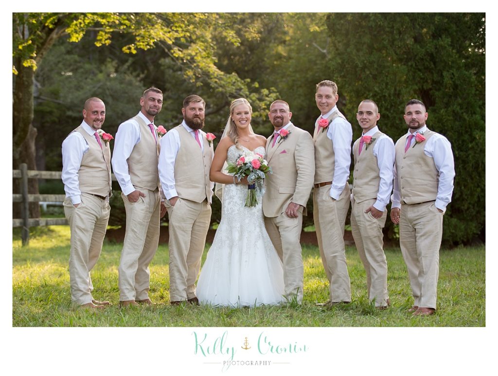 A bride stands with her groomsmen | Kelly Cronin Photography | CJ's Ranch
