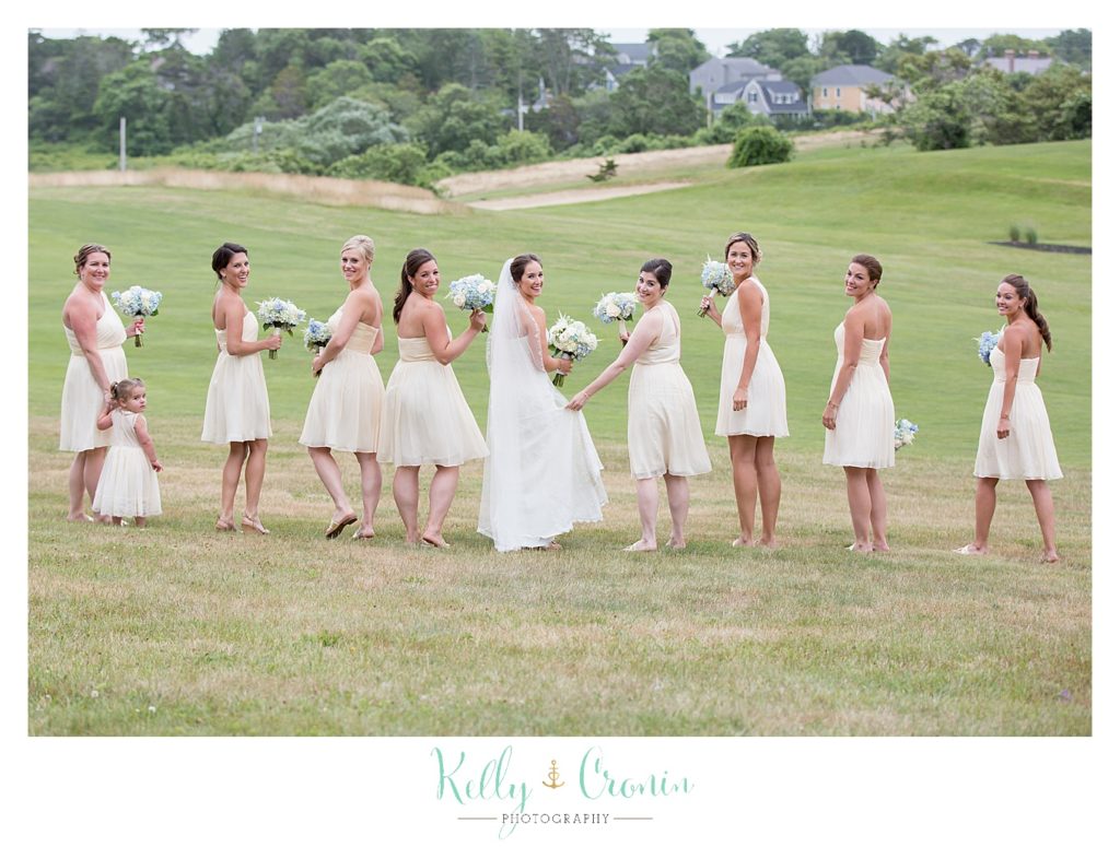 A bridal party get together for a photo | Kelly Cronin Photography | Lighthouse Beach