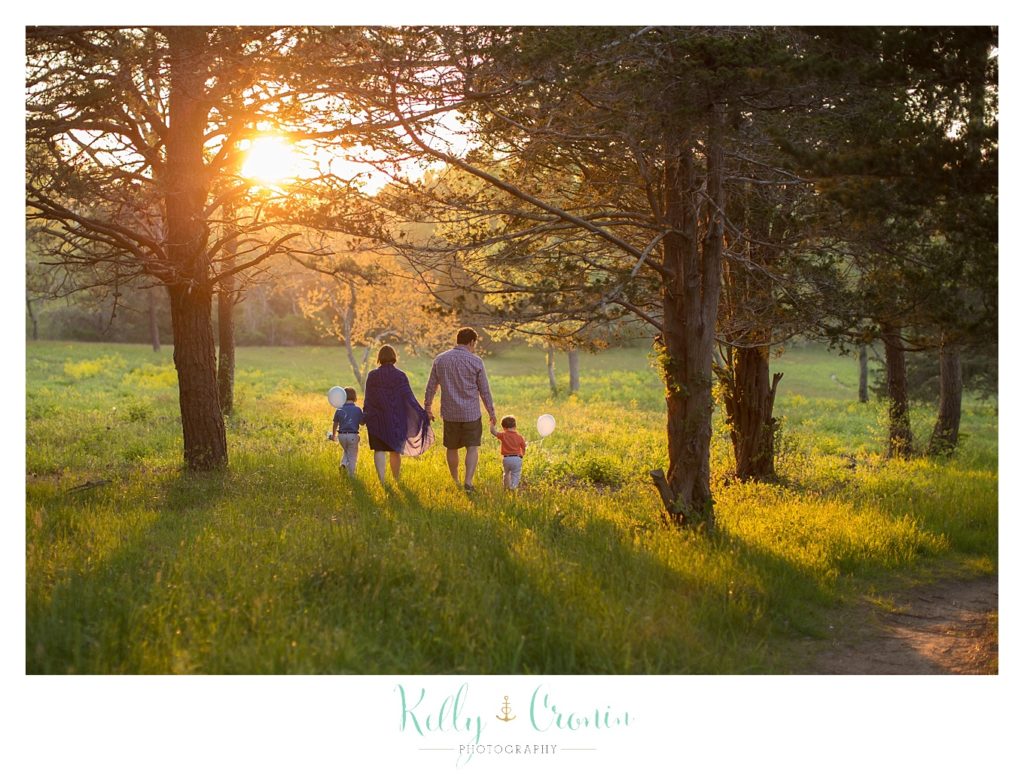 A family takes a walk | Kelly Cronin Photography | Cape Cod Family Photographer 