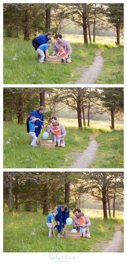 A family opens a gender reveal box | Kelly Cronin Photography | Cape Cod Family Photographer 