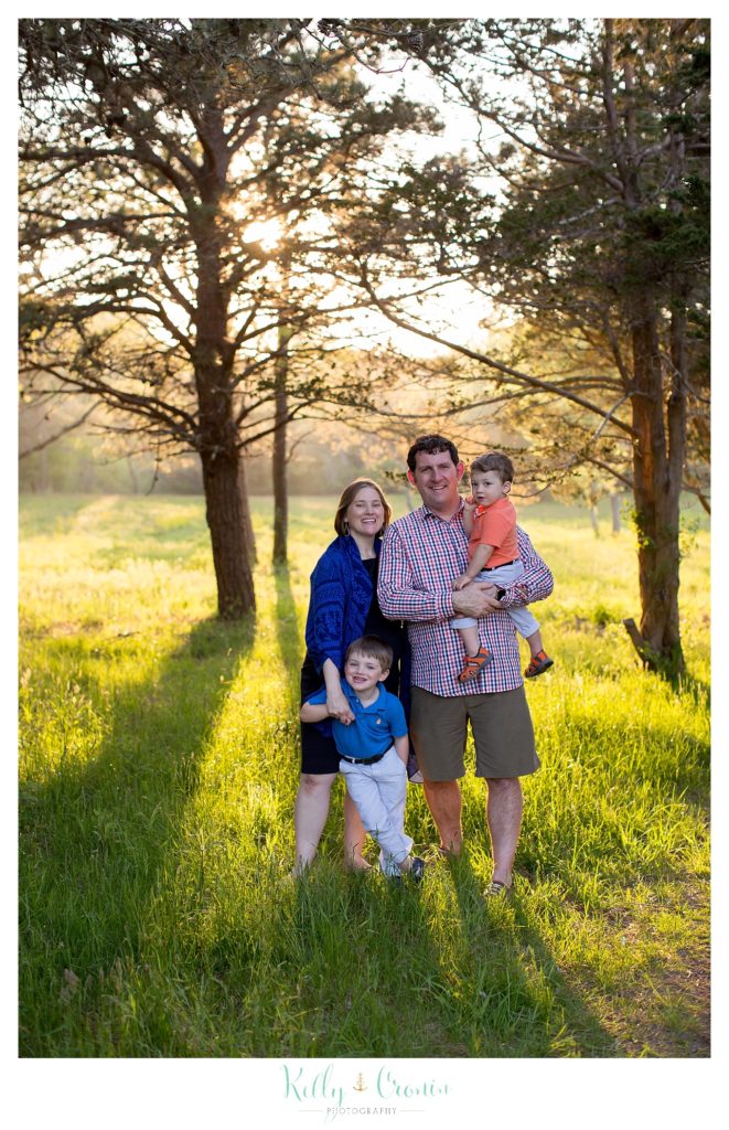 A family poses together | Kelly Cronin Photography | Cape Cod Family Photographer 