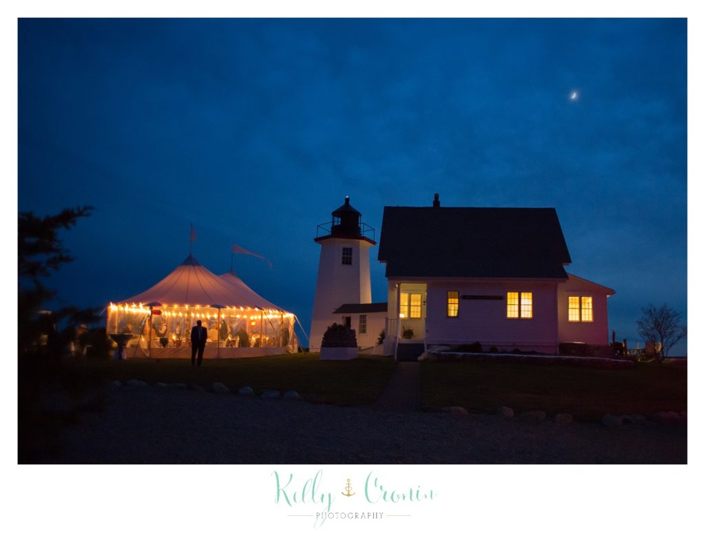 Light surrounds a lighthouse | Kelly Cronin | Wing's Neck Light 