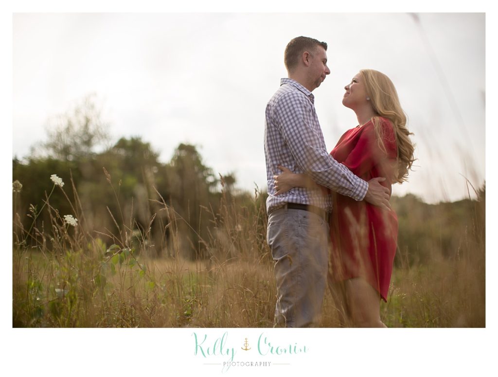 An engaged couple take a moment to hug each other  | Kelly Cronin Photography | Outdoor Engagement Session