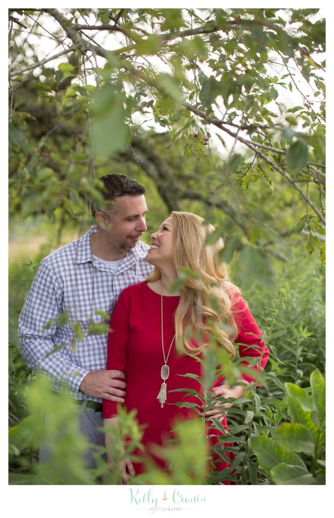 A woman looks back at her man  | Kelly Cronin Photography | Outdoor Engagement Session