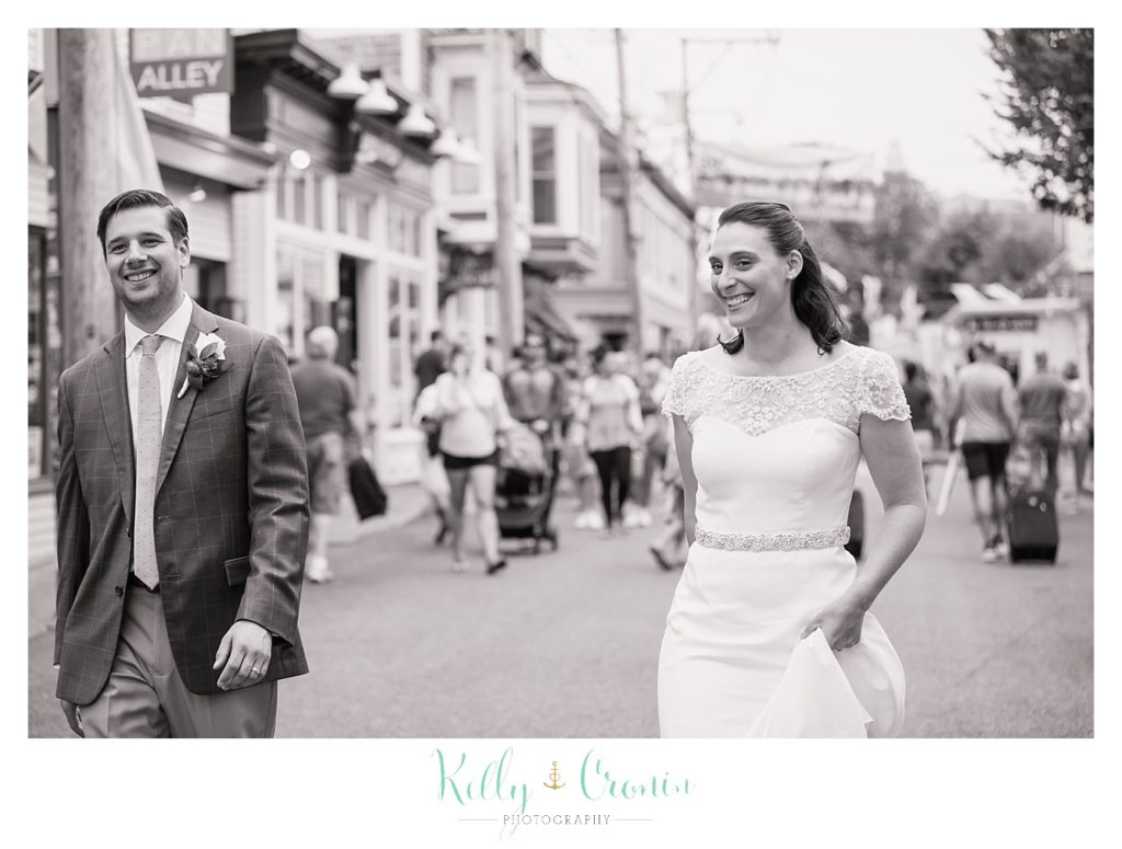 A couple walk down the street | Kelly Cronin Photography | Pilgrim Monument