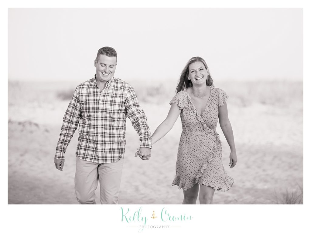 A couple hold's hands | Kelly Cronin Photography | Cape Cod Engagement Photographer