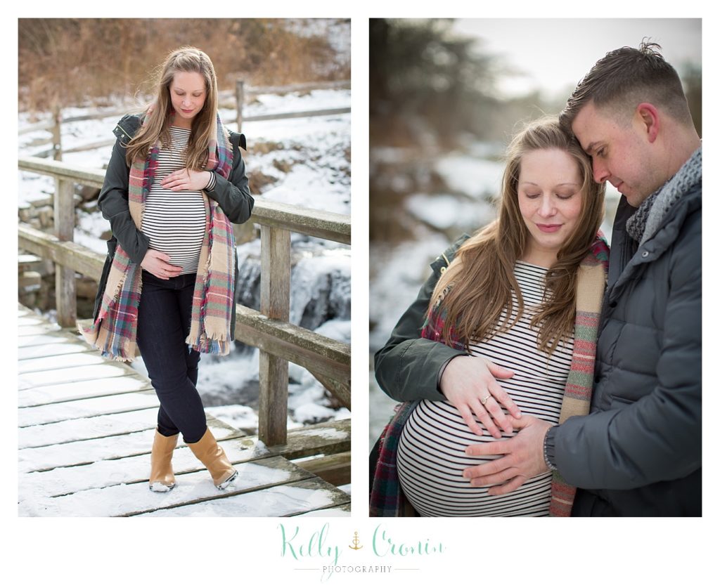 A pregnant woman crosses her legs  | Kelly Cronin Photography | Cape Cod Maternity Photographer