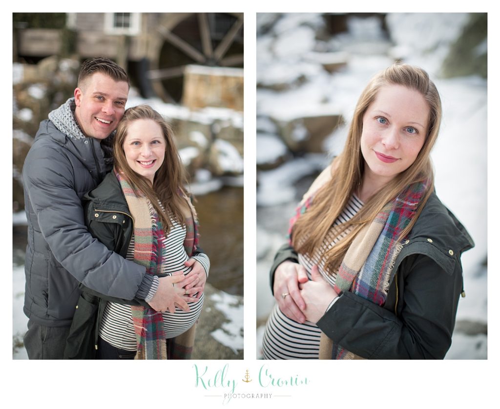 A couple pose for maternity photos  | Kelly Cronin Photography | Cape Cod Maternity Photographer