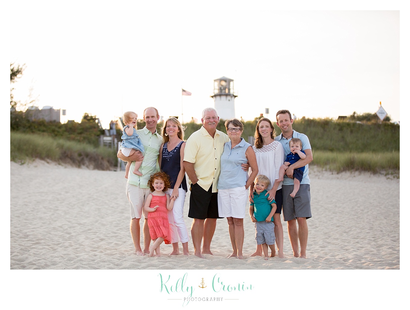 An extended family stands on the shore | Kelly Cronin Photography | Seaside Photography