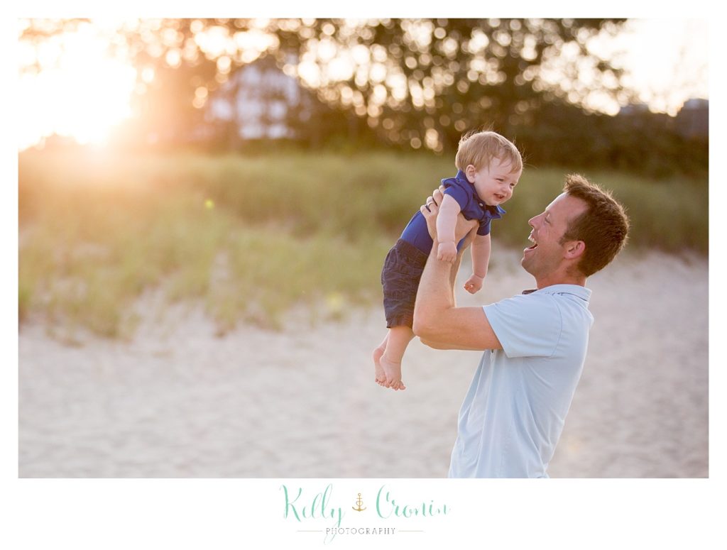 A dad holds his baby up  | Kelly Cronin Photography | Seaside Photography