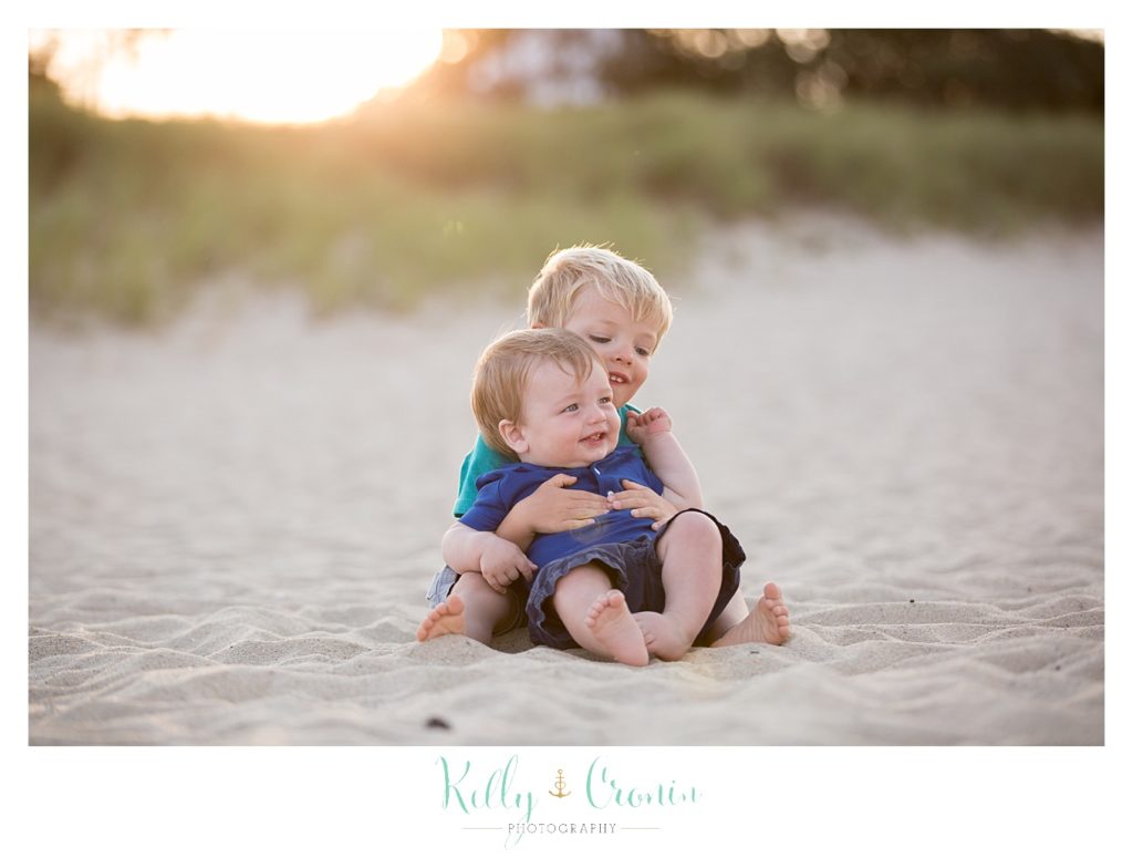 A brother hugs his baby brother  | Kelly Cronin Photography | Seaside Photography