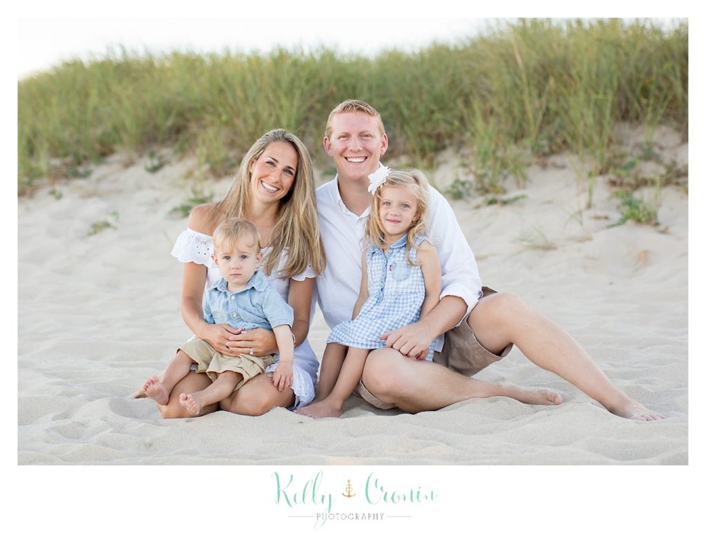 A family sits on the shore together  | Kelly Cronin Photography | Seaside Photography