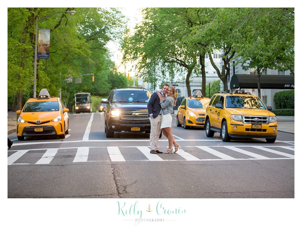A couple kiss in traffic  | Kelly Cronin Photography | NYC Engagement Shoot