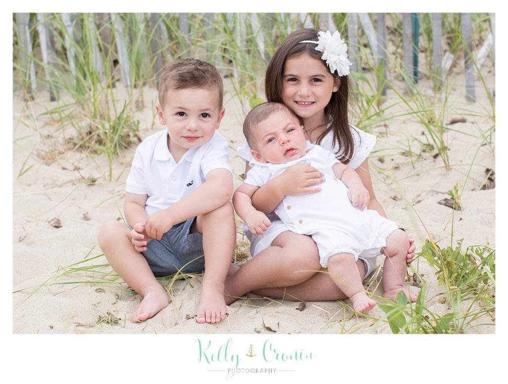 Siblings play in the sand  | Kelly Cronin Photography | Seaside Session in Cape Cod