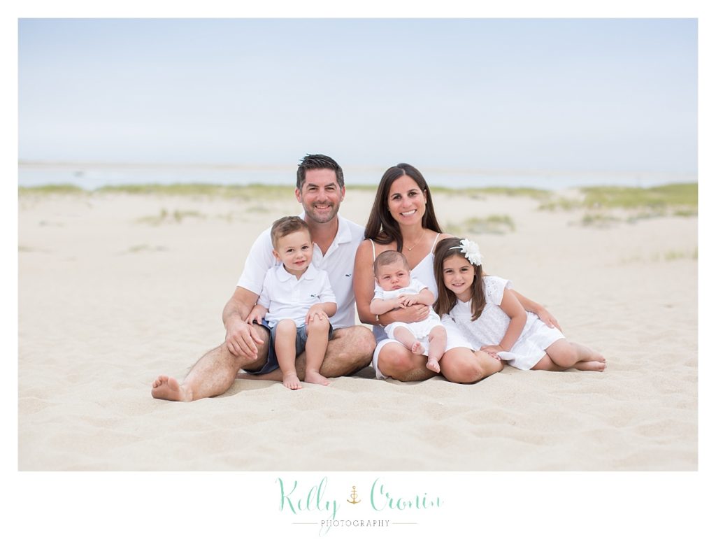 A family enjoys the sun together  | Kelly Cronin Photography | Seaside Session in Cape Cod