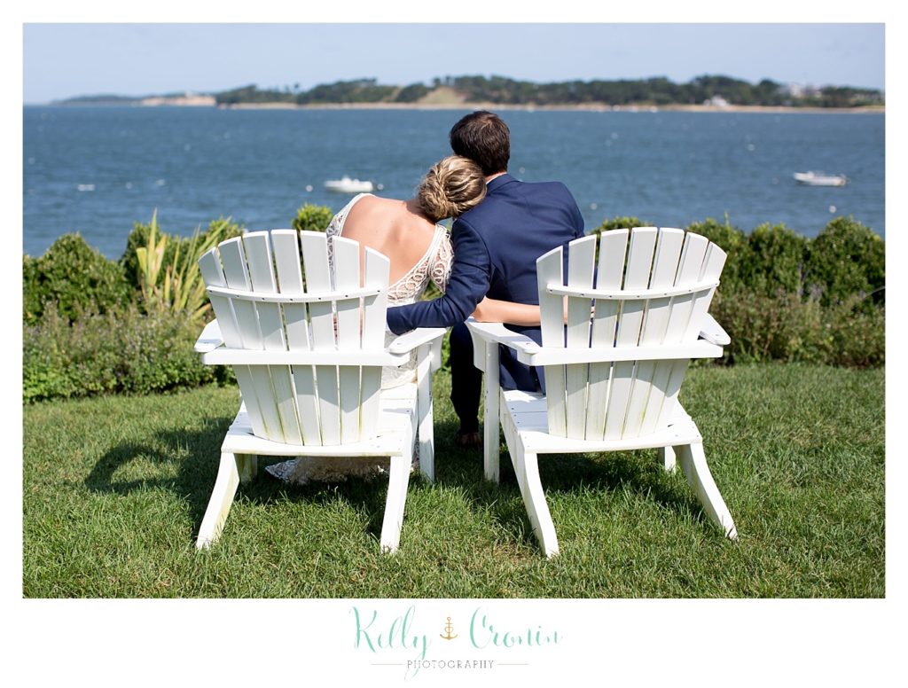 A couple enjoy an ocean view. 