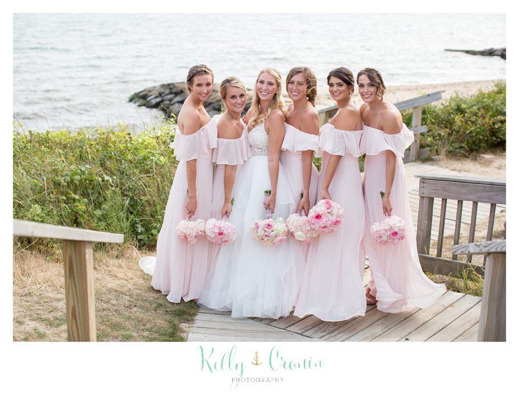 A Bridal party poses for a photo together. 